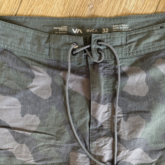 Camo RVCA Swim Trunks 32 - Picture 3 of 5
